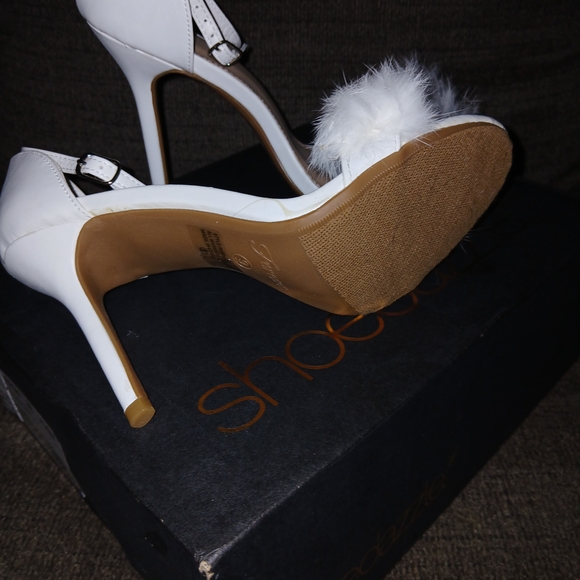 Chic White Fur Strap Heels - Picture 3 of 5